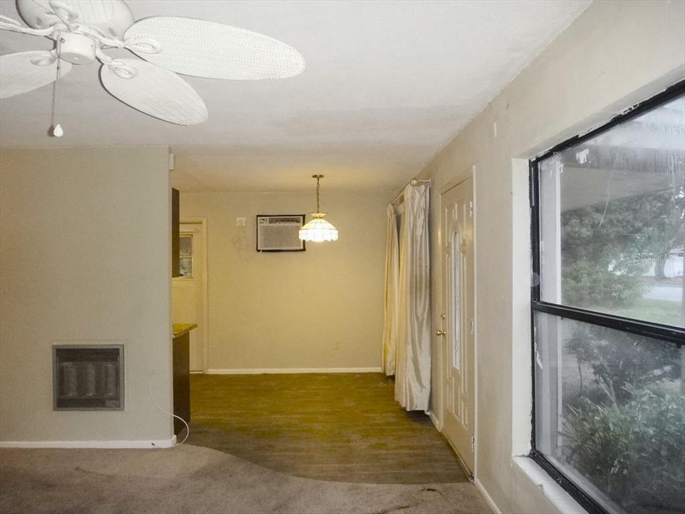 待售: $209,000 (3 贝兹, 1 浴室, 900 平方英尺)