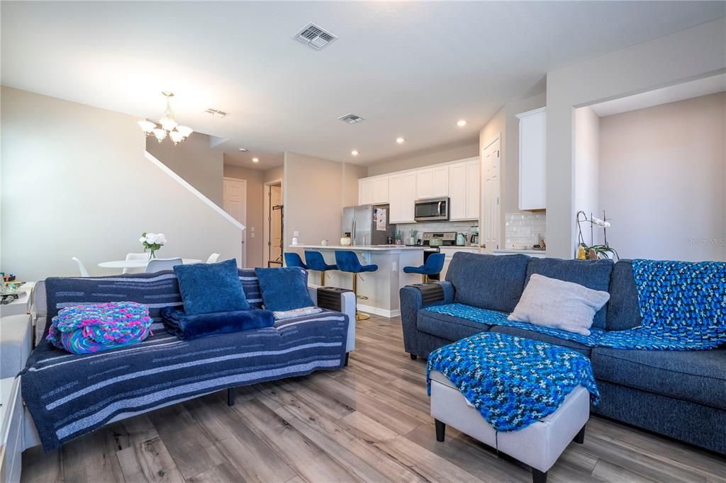 Active With Contract: $490,000 (3 beds, 2 baths, 1661 Square Feet)