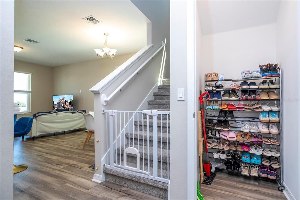 Active With Contract: $490,000 (3 beds, 2 baths, 1661 Square Feet)