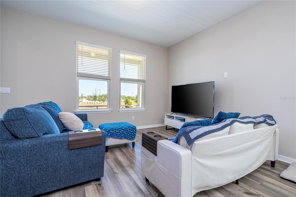 Active With Contract: $490,000 (3 beds, 2 baths, 1661 Square Feet)