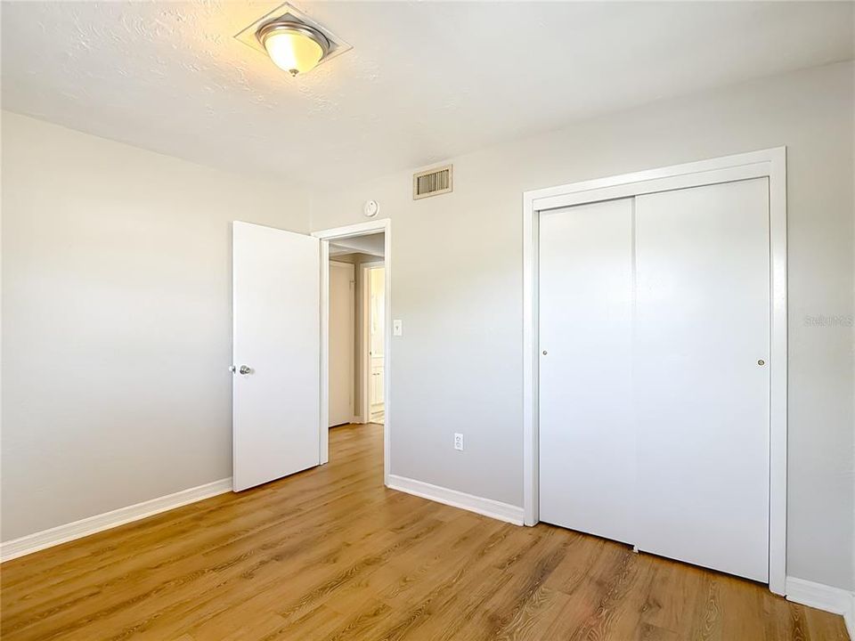 Под контрактом: $235,000 (2 спален, 1 ванн, 946 Квадратных фут)