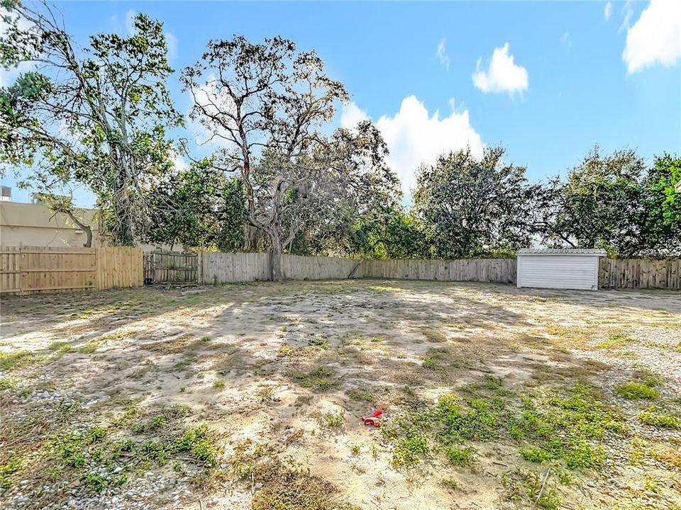 Под контрактом: $235,000 (2 спален, 1 ванн, 946 Квадратных фут)