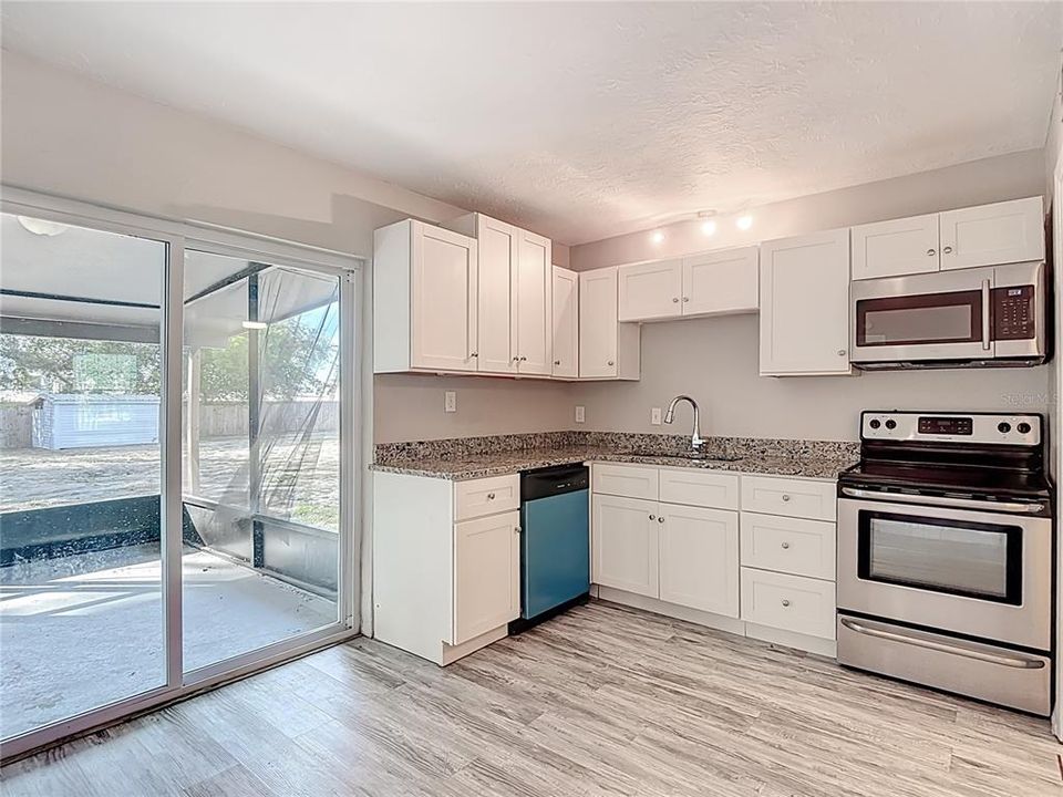 Под контрактом: $235,000 (2 спален, 1 ванн, 946 Квадратных фут)