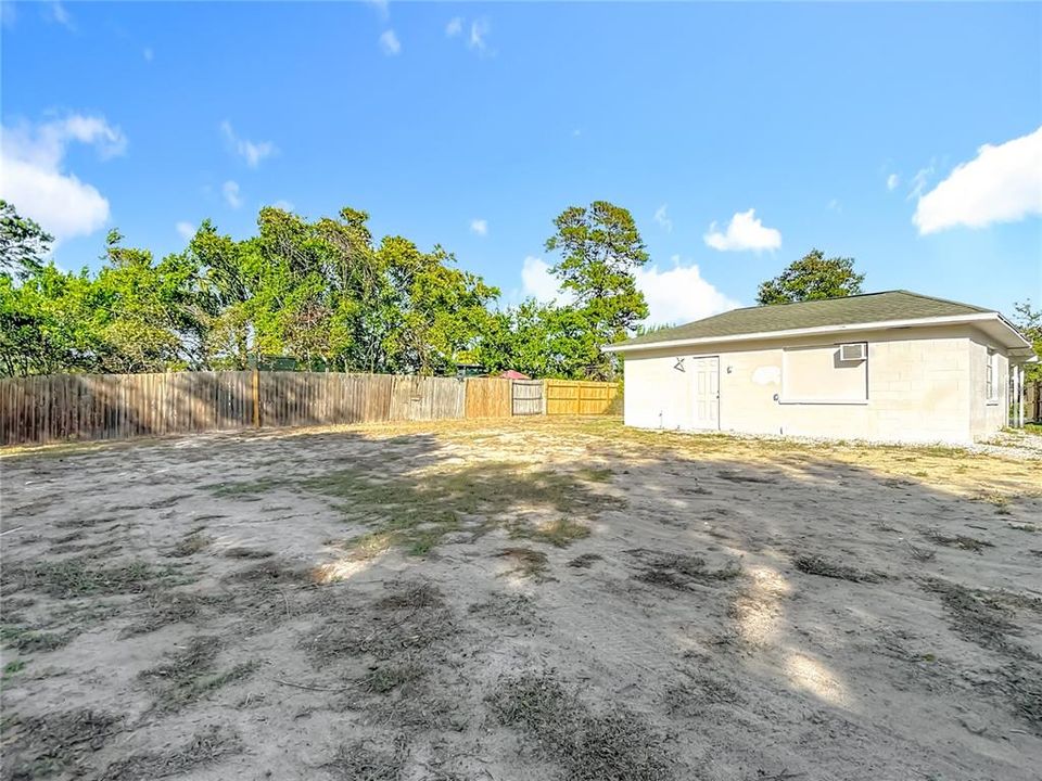 Под контрактом: $235,000 (2 спален, 1 ванн, 946 Квадратных фут)