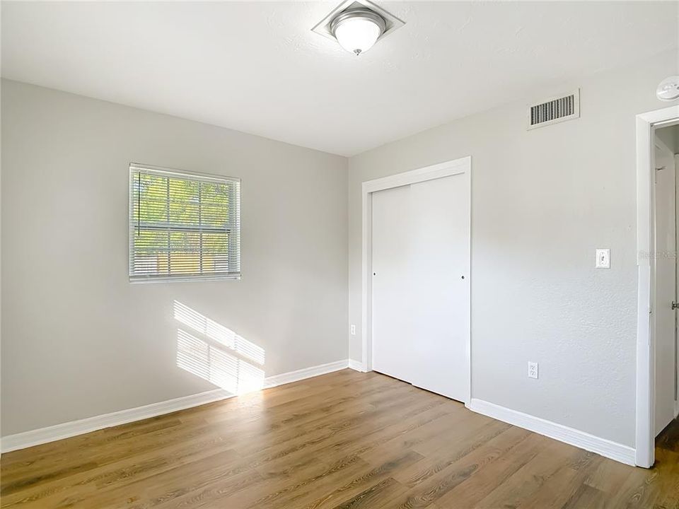 Под контрактом: $235,000 (2 спален, 1 ванн, 946 Квадратных фут)