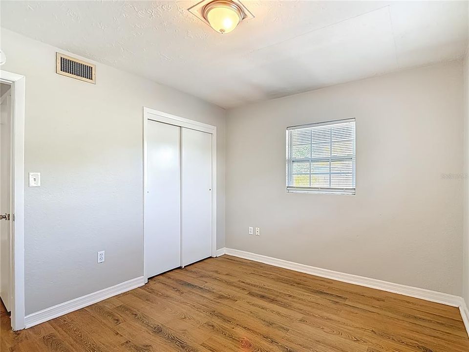 Под контрактом: $235,000 (2 спален, 1 ванн, 946 Квадратных фут)