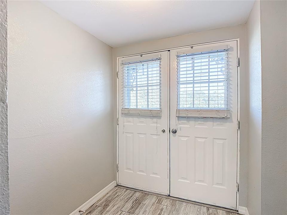 Под контрактом: $235,000 (2 спален, 1 ванн, 946 Квадратных фут)