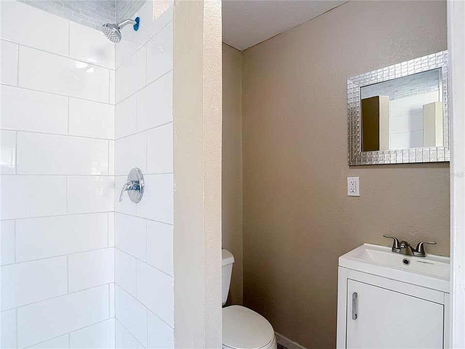 Под контрактом: $235,000 (2 спален, 1 ванн, 946 Квадратных фут)