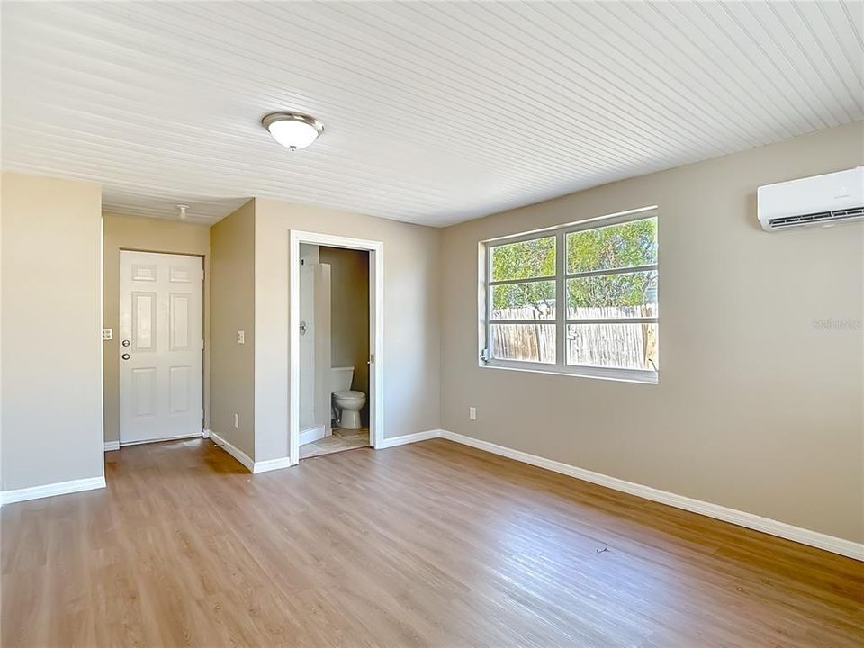 Под контрактом: $235,000 (2 спален, 1 ванн, 946 Квадратных фут)