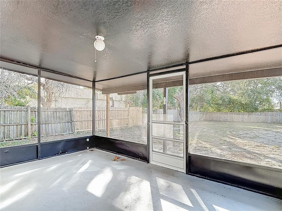 Под контрактом: $235,000 (2 спален, 1 ванн, 946 Квадратных фут)