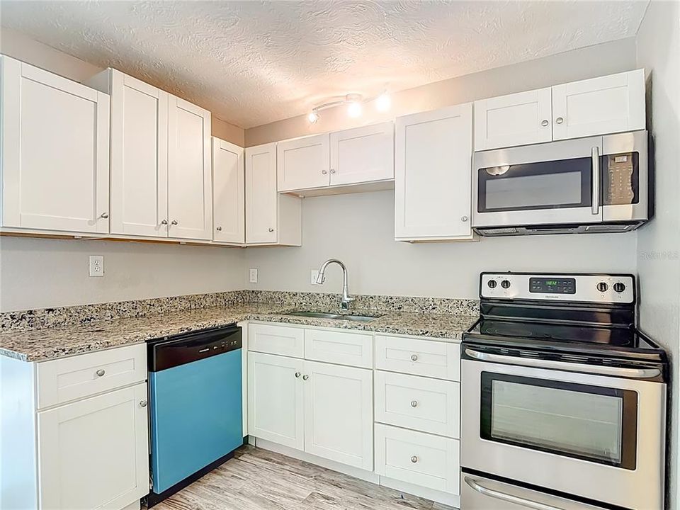 Под контрактом: $235,000 (2 спален, 1 ванн, 946 Квадратных фут)