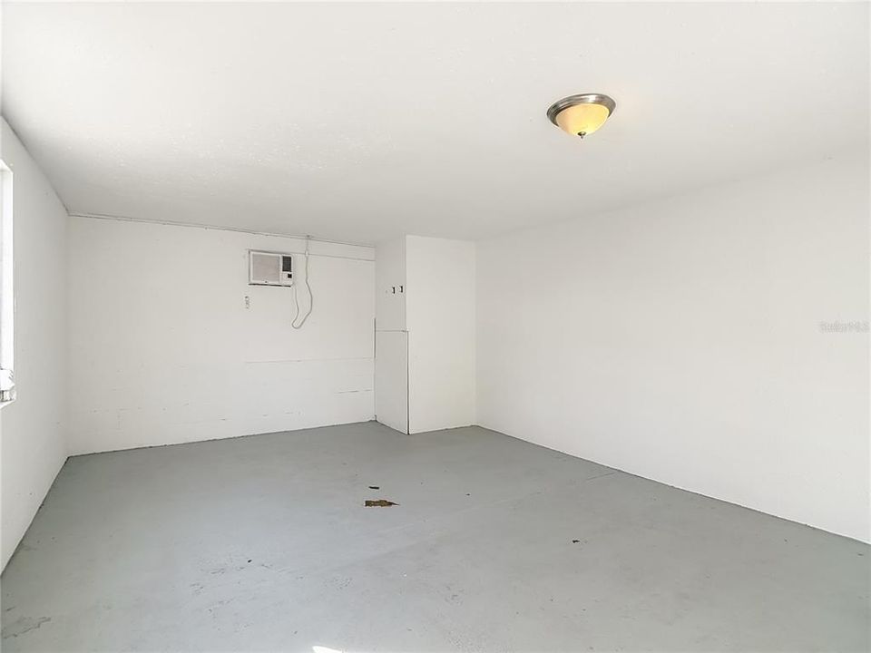 Под контрактом: $235,000 (2 спален, 1 ванн, 946 Квадратных фут)