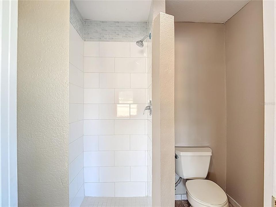 Под контрактом: $235,000 (2 спален, 1 ванн, 946 Квадратных фут)