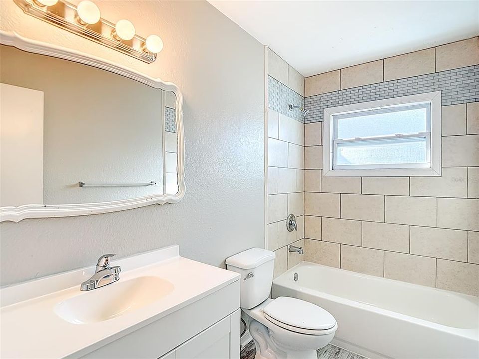 Под контрактом: $235,000 (2 спален, 1 ванн, 946 Квадратных фут)