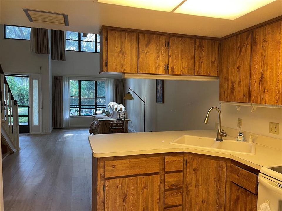 Под контрактом: $195,000 (1 спален, 2 ванн, 1180 Квадратных фут)