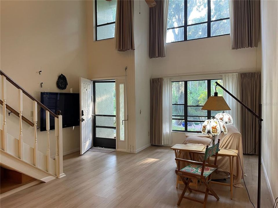 Под контрактом: $195,000 (1 спален, 2 ванн, 1180 Квадратных фут)