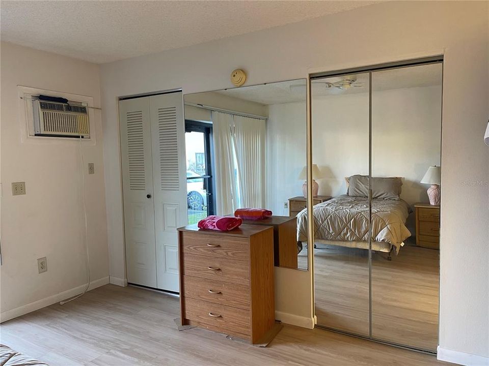 Под контрактом: $195,000 (1 спален, 2 ванн, 1180 Квадратных фут)