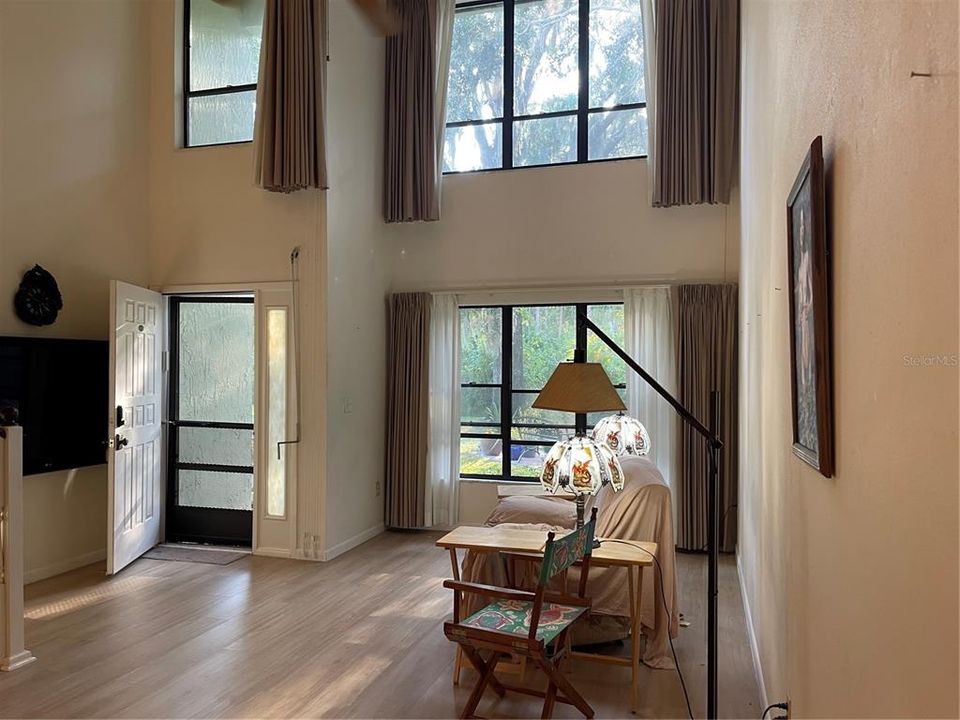 Под контрактом: $195,000 (1 спален, 2 ванн, 1180 Квадратных фут)