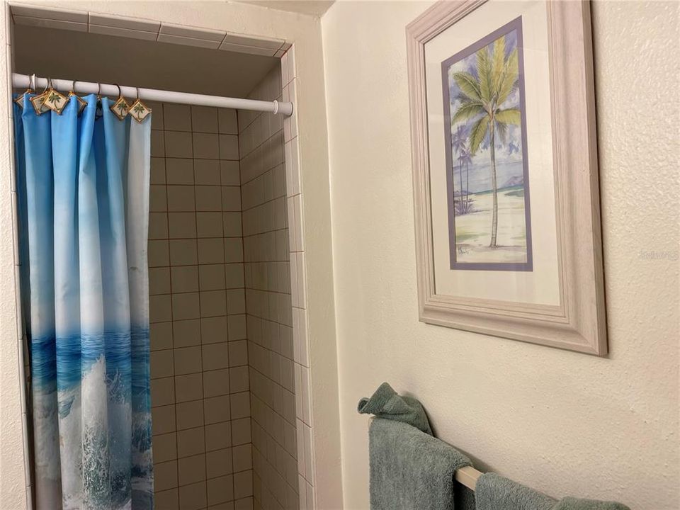 Под контрактом: $195,000 (1 спален, 2 ванн, 1180 Квадратных фут)