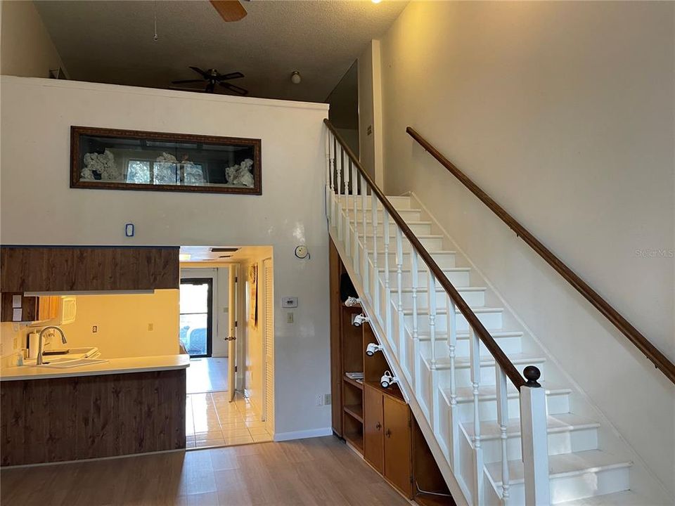 Под контрактом: $195,000 (1 спален, 2 ванн, 1180 Квадратных фут)