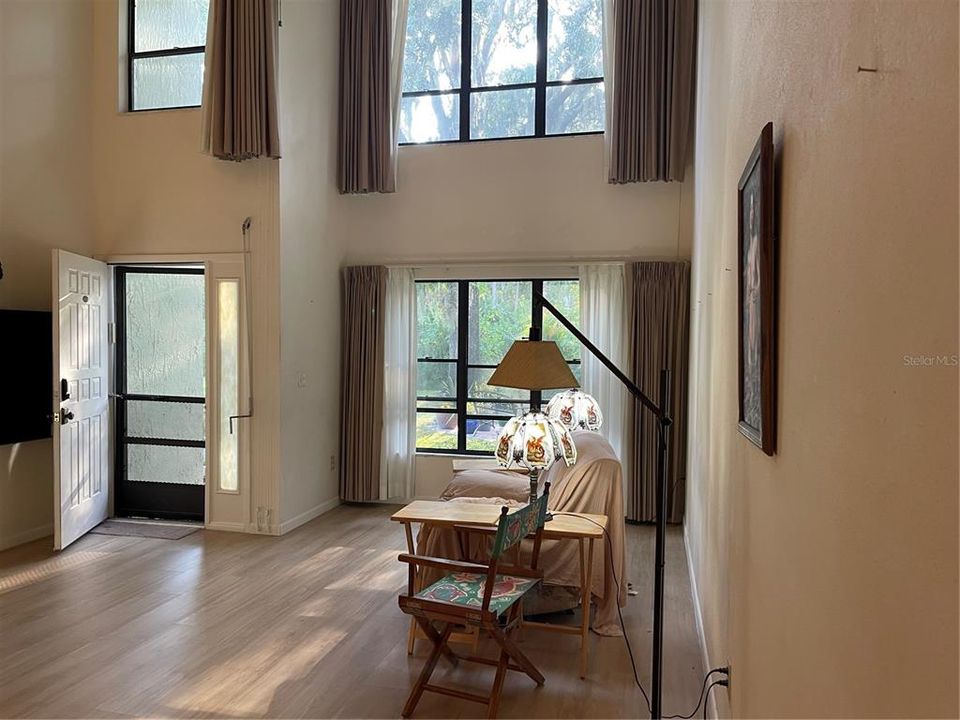 Под контрактом: $195,000 (1 спален, 2 ванн, 1180 Квадратных фут)