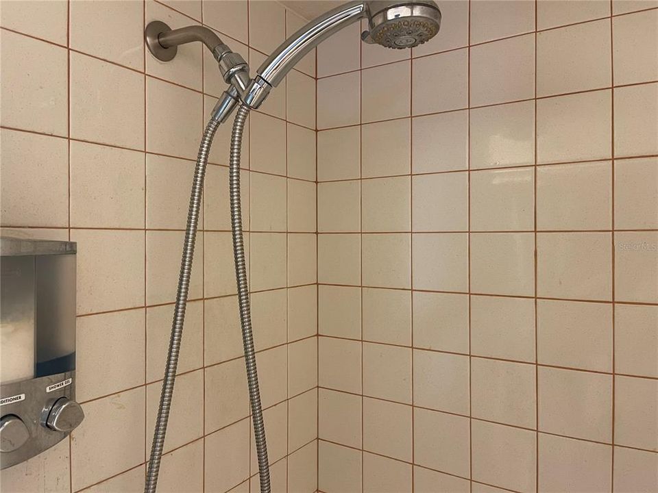 Под контрактом: $195,000 (1 спален, 2 ванн, 1180 Квадратных фут)