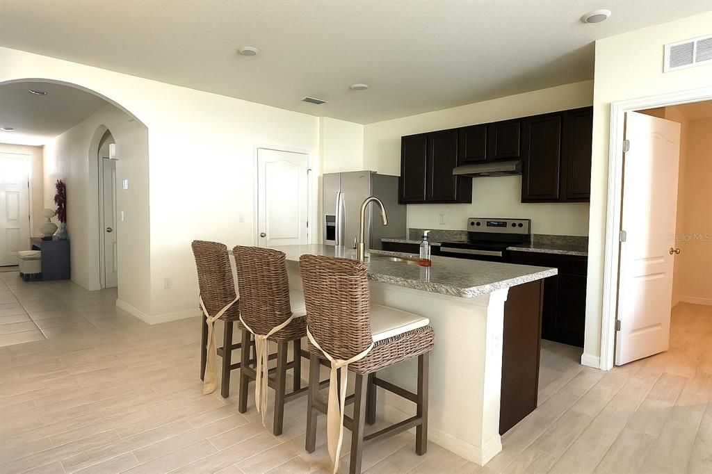 出租: $2,335 (3 贝兹, 2 浴室, 1690 平方英尺)