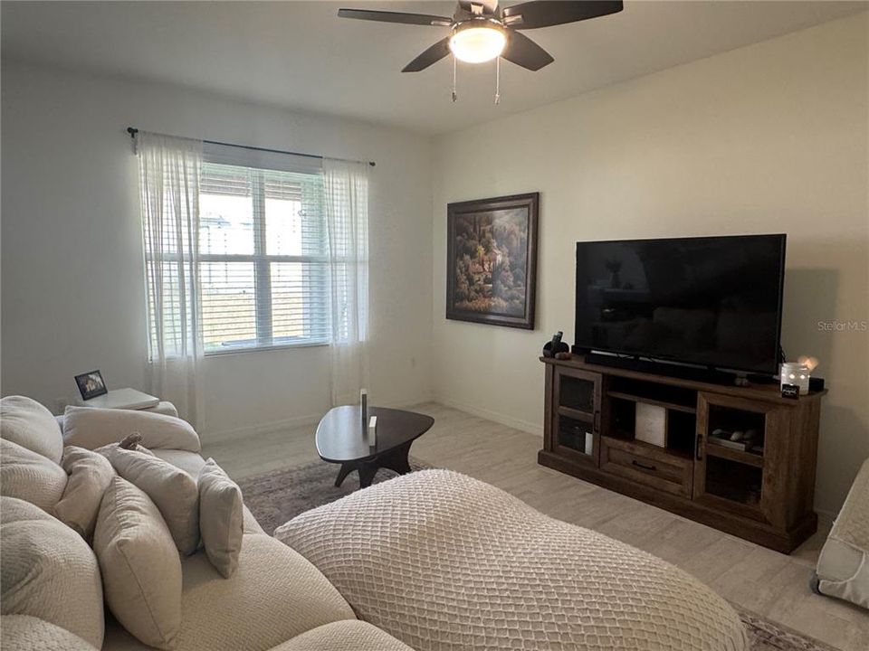 出租: $2,335 (3 贝兹, 2 浴室, 1690 平方英尺)