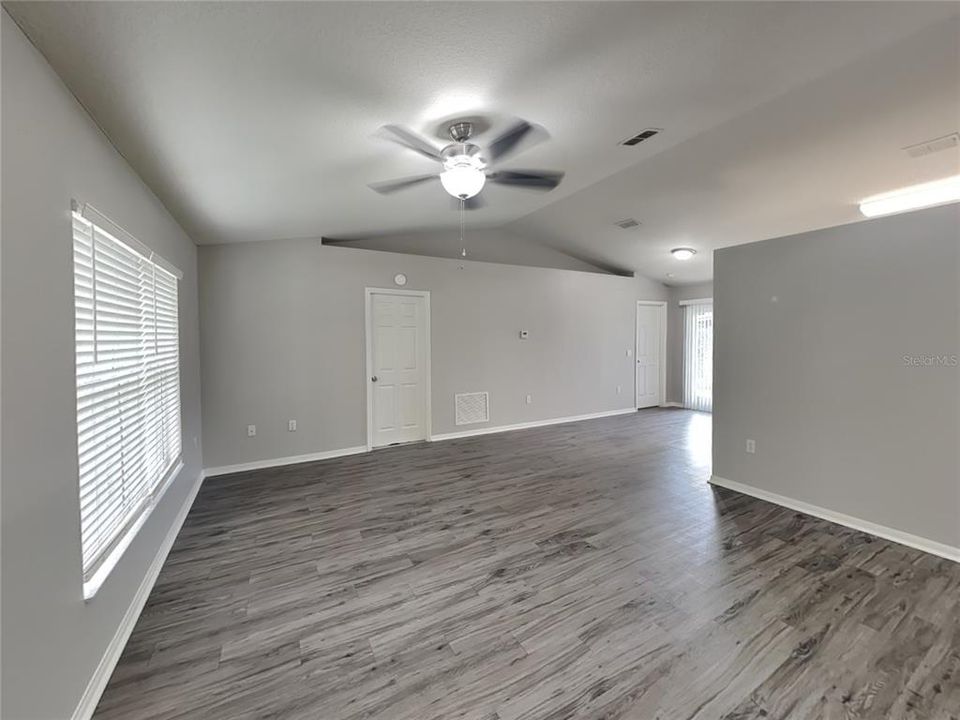 For Rent: $1,829 (3 beds, 2 baths, 1137 Square Feet)