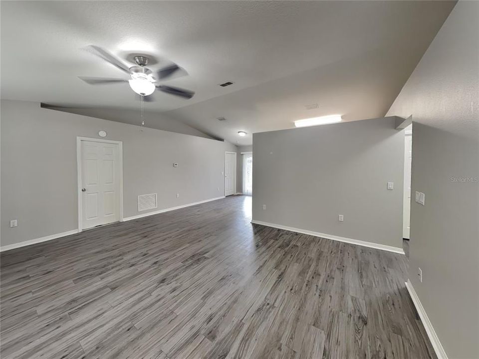 For Rent: $1,829 (3 beds, 2 baths, 1137 Square Feet)