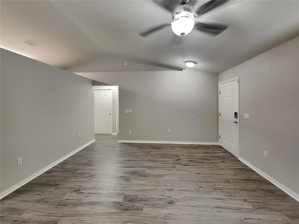 For Rent: $1,829 (3 beds, 2 baths, 1137 Square Feet)