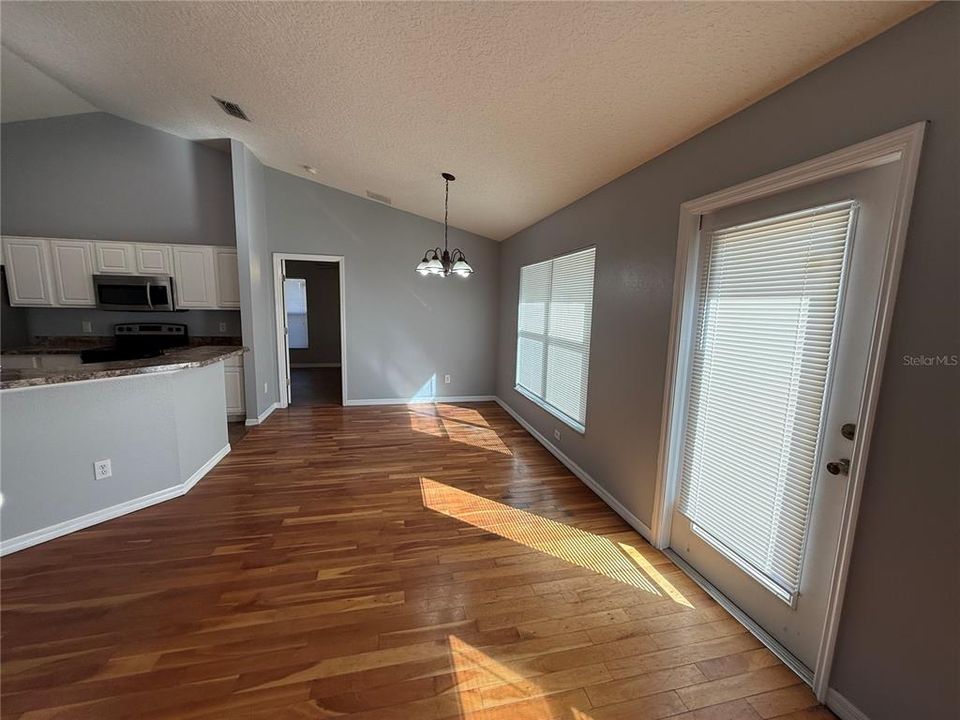 En Renta: $2,200 (4 camas, 2 baños, 1814 Pies cuadrados)