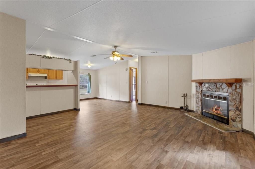 На продажу: $169,900 (3 спален, 2 ванн, 1134 Квадратных фут)