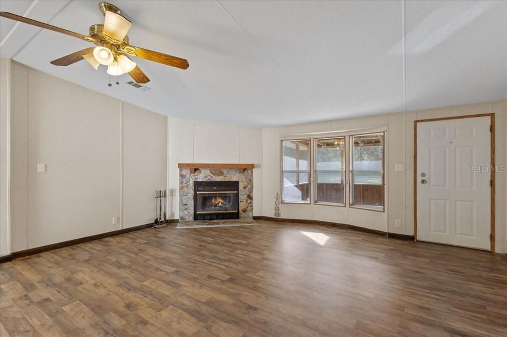 На продажу: $169,900 (3 спален, 2 ванн, 1134 Квадратных фут)