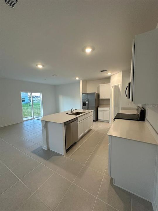 For Rent: $2,050 (4 beds, 2 baths, 1880 Square Feet)