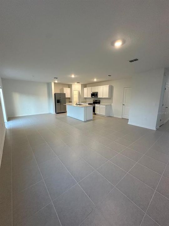 For Rent: $2,050 (4 beds, 2 baths, 1880 Square Feet)