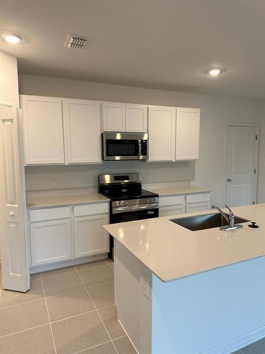 For Rent: $2,050 (4 beds, 2 baths, 1880 Square Feet)