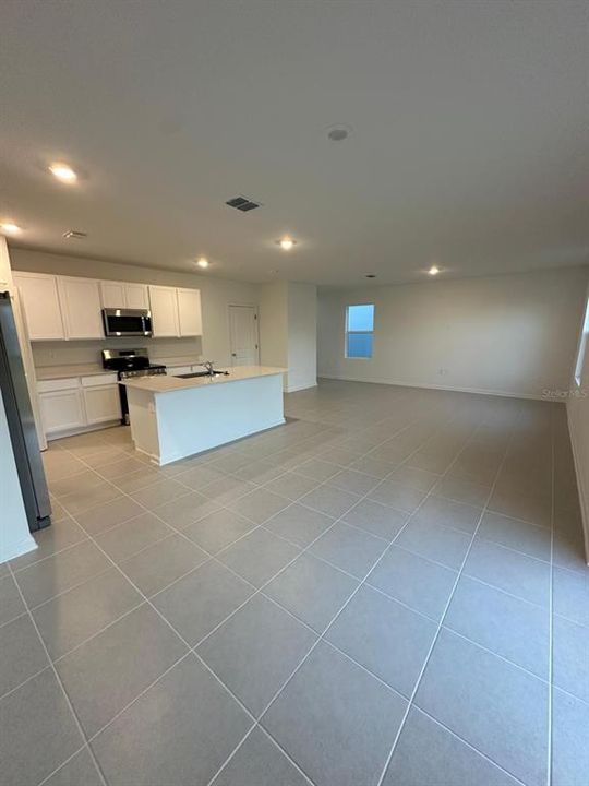 For Rent: $2,050 (4 beds, 2 baths, 1880 Square Feet)