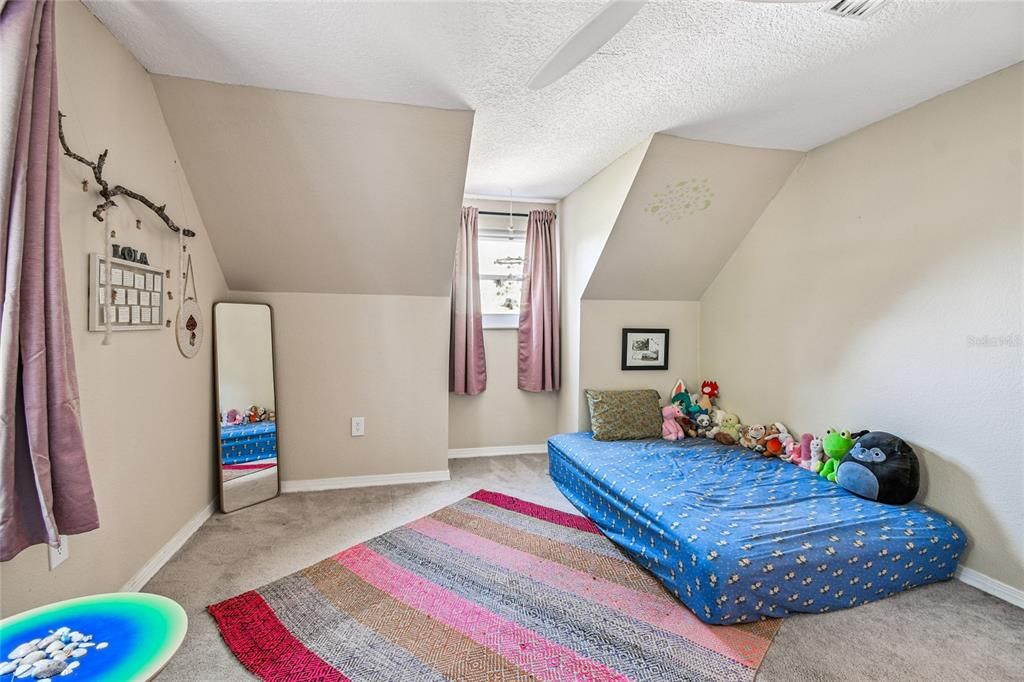 Activo con contrato: $350,000 (4 camas, 2 baños, 1248 Pies cuadrados)