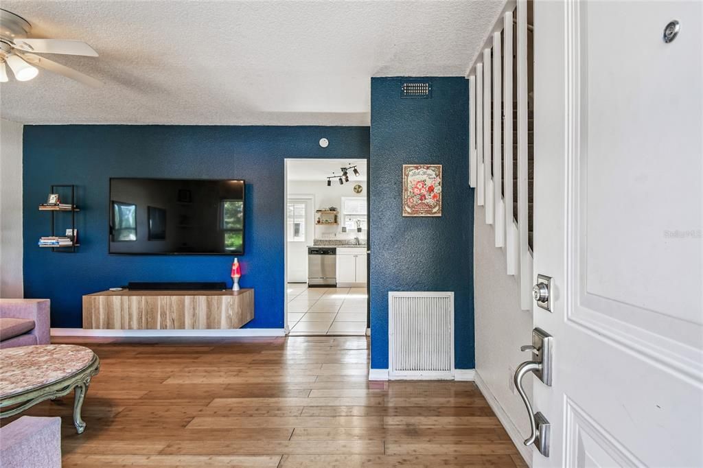 Activo con contrato: $350,000 (4 camas, 2 baños, 1248 Pies cuadrados)