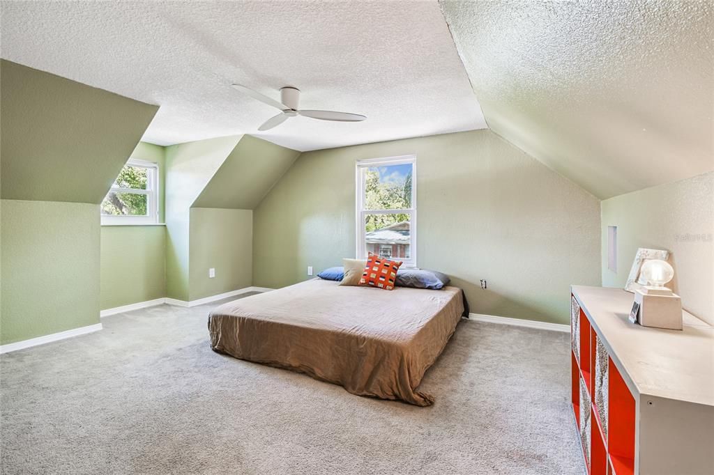 Activo con contrato: $350,000 (4 camas, 2 baños, 1248 Pies cuadrados)