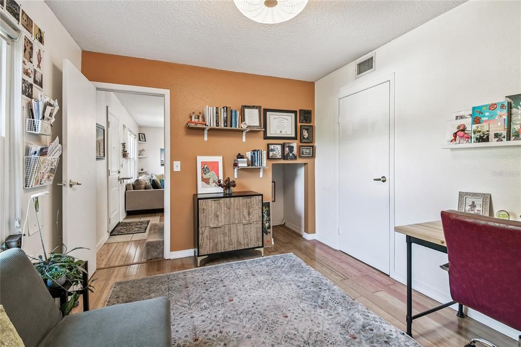 Activo con contrato: $350,000 (4 camas, 2 baños, 1248 Pies cuadrados)