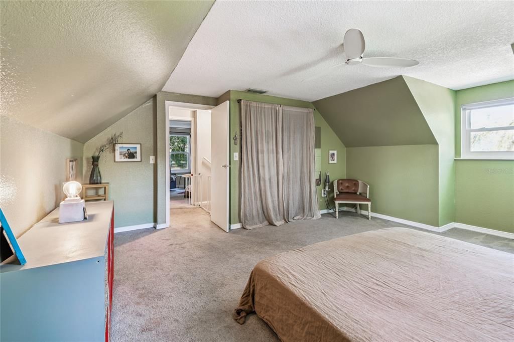 Activo con contrato: $350,000 (4 camas, 2 baños, 1248 Pies cuadrados)