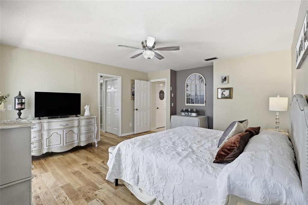 For Sale: $244,900 (3 beds, 2 baths, 1760 Square Feet)