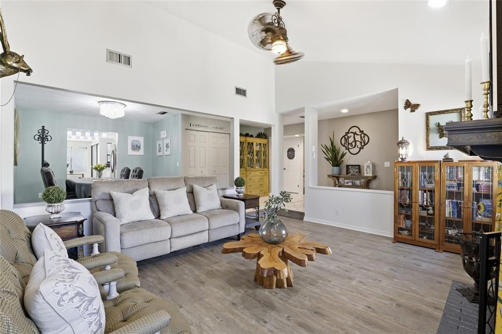 For Sale: $244,900 (3 beds, 2 baths, 1760 Square Feet)