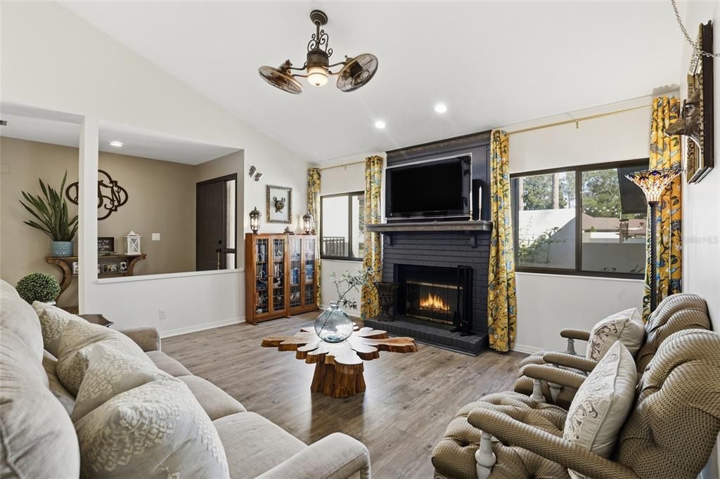 For Sale: $244,900 (3 beds, 2 baths, 1760 Square Feet)