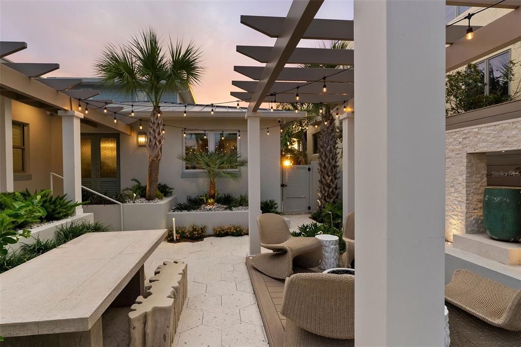 На продажу: $6,750,000 (3 спален, 3 ванн, 2264 Квадратных фут)