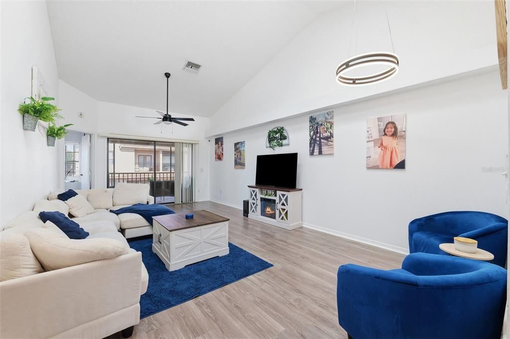 待售: $265,000 (2 贝兹, 2 浴室, 1218 平方英尺)