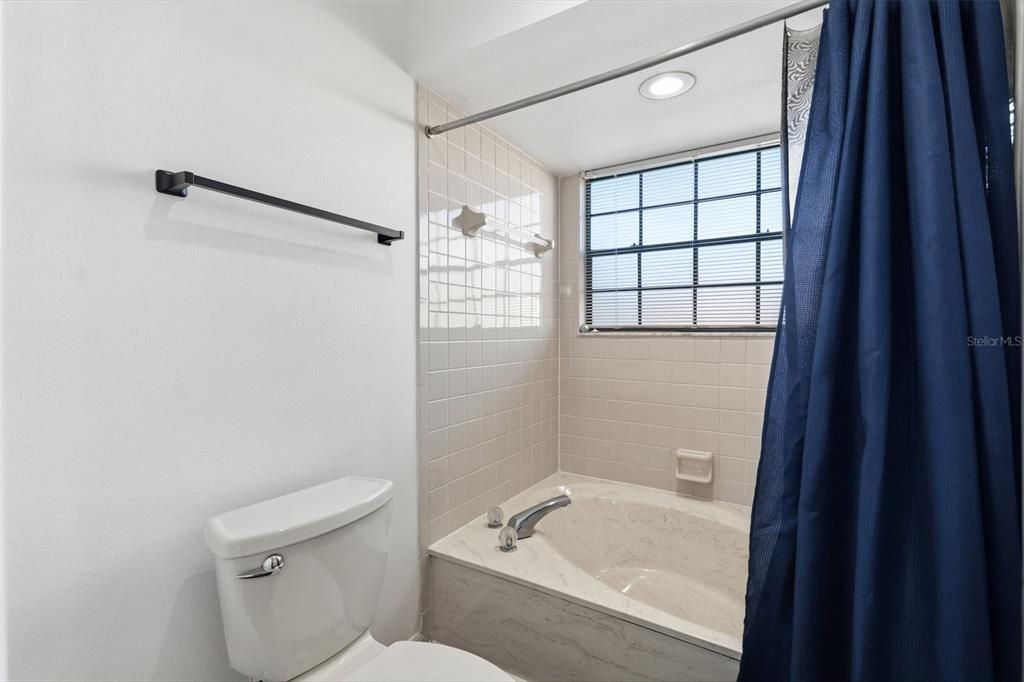 待售: $265,000 (2 贝兹, 2 浴室, 1218 平方英尺)