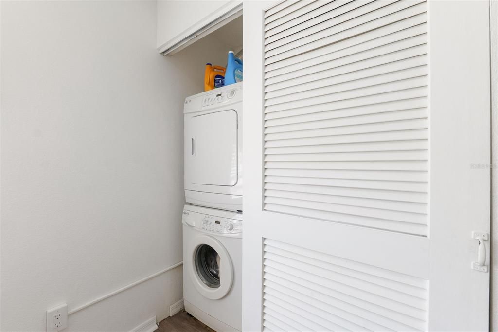 待售: $265,000 (2 贝兹, 2 浴室, 1218 平方英尺)